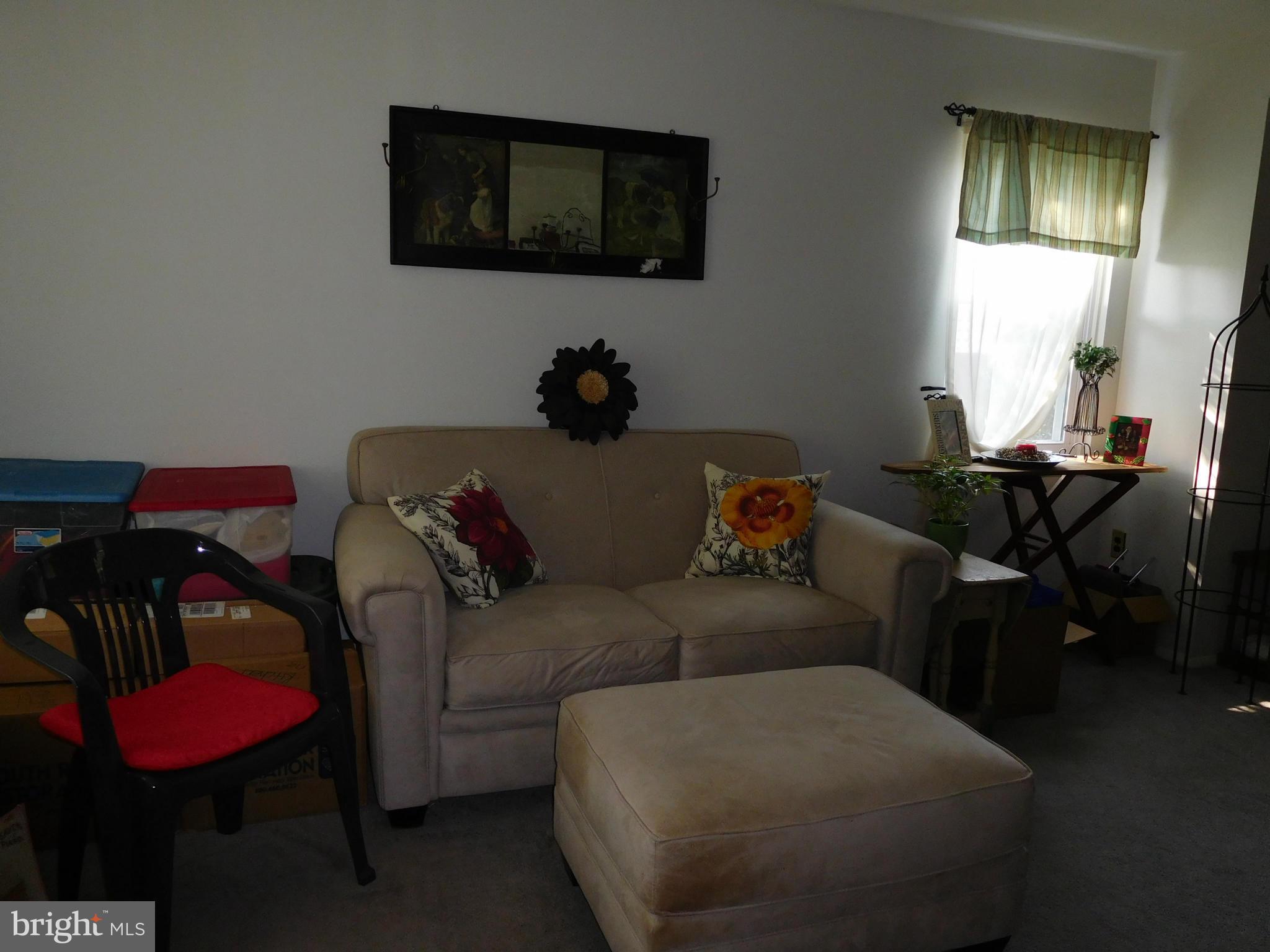 732 Mansfield Road Essex, MD 21221 - Photo 4 of 26 Living Room