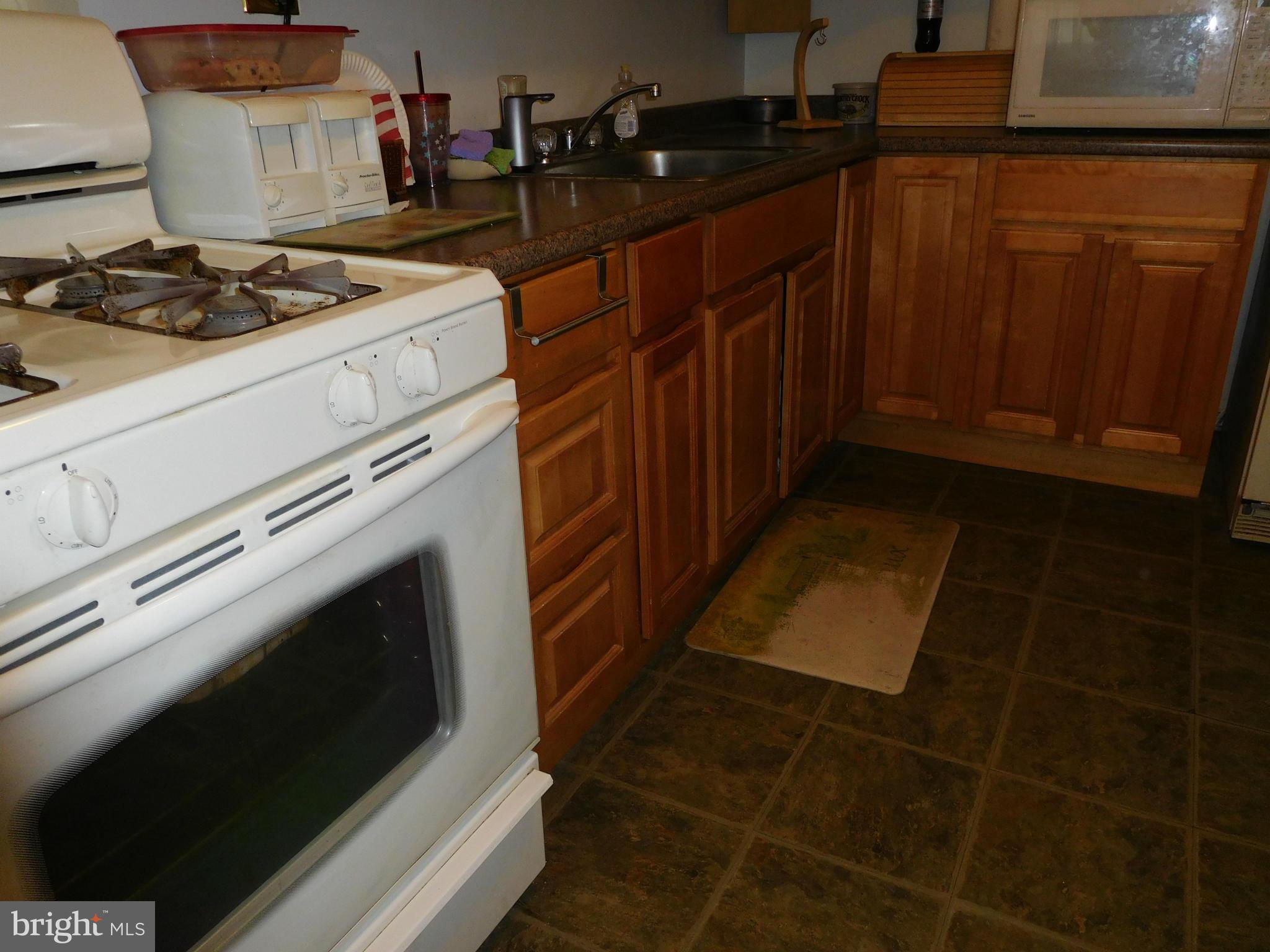 732 Mansfield Road Essex, MD 21221 - Photo 9 of 26 Kitchen - vinyl flooring