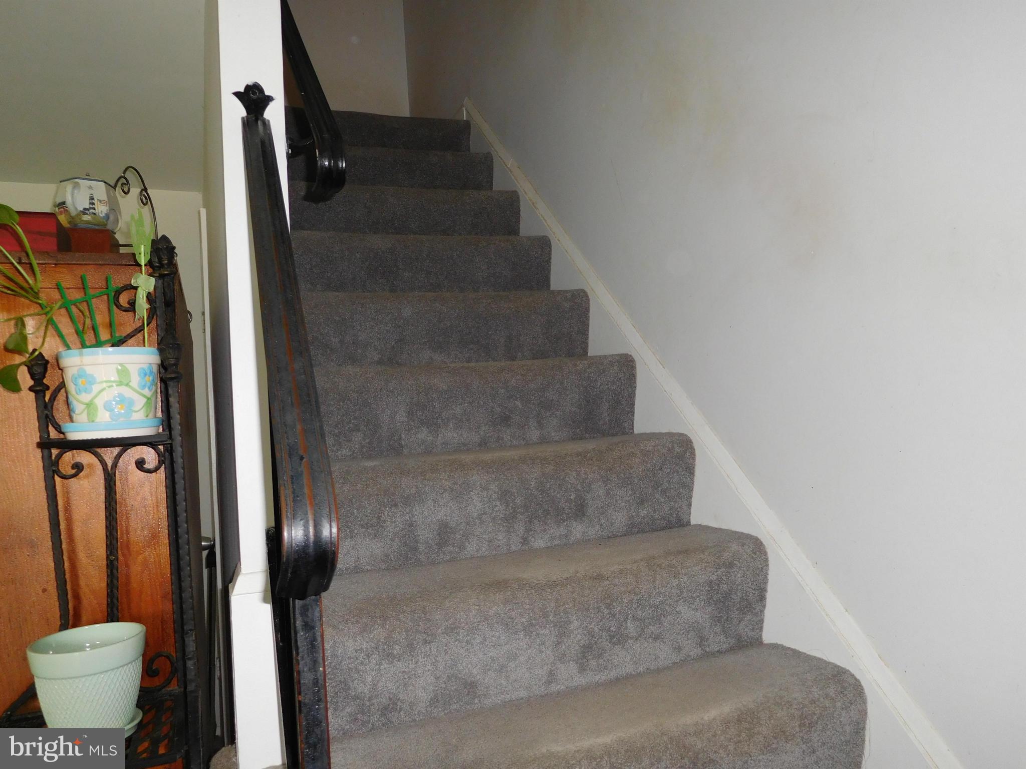 732 Mansfield Road Essex, MD 21221 - Photo 10 of 26 Living Room steps to 2nd level