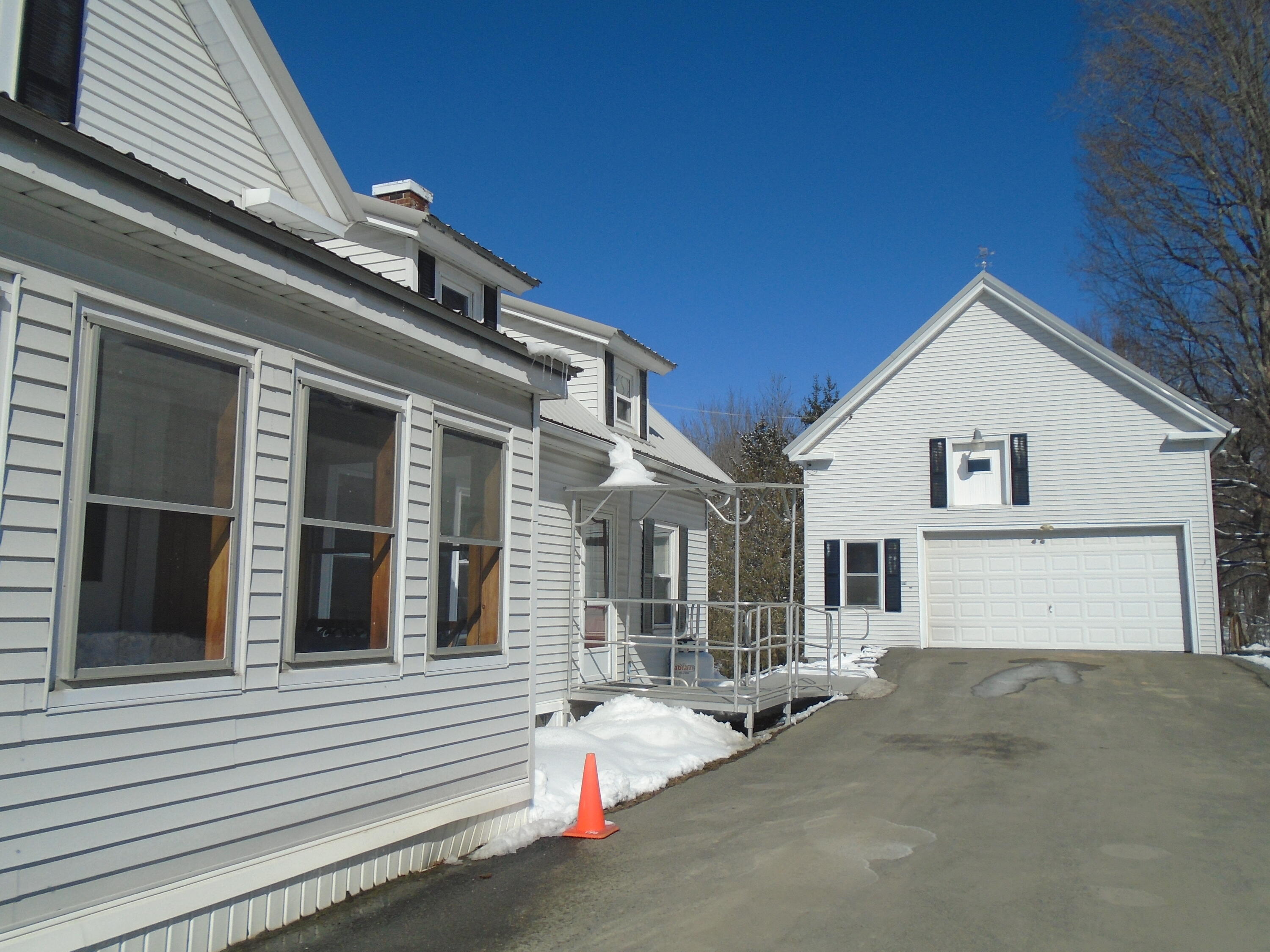 35 Belgrade Road Oakland, ME 04963 - Photo 36 of 39 Paved Driveway