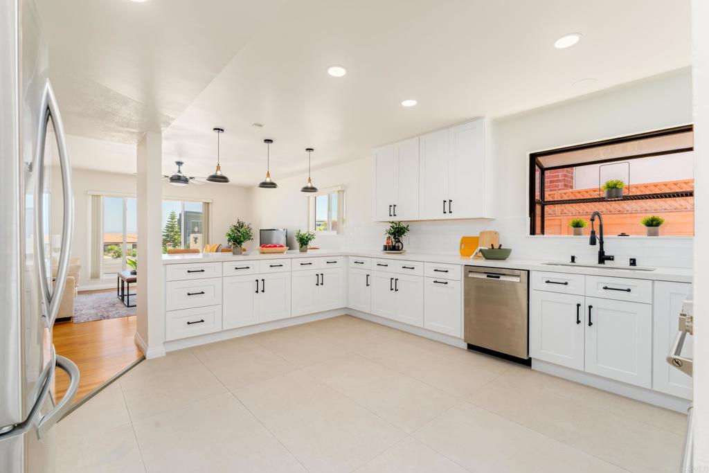 5736 Soledad Mountain Road La Jolla, CA 92037 - Photo 2 of 36