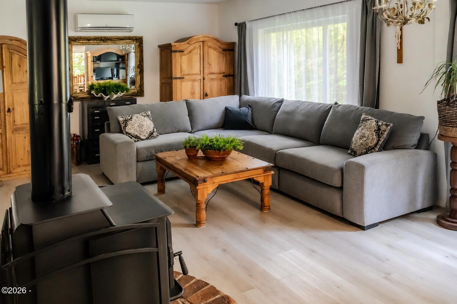 29 Neal Loop Toledo, OR 97391 - Photo 10 of 30 Living room