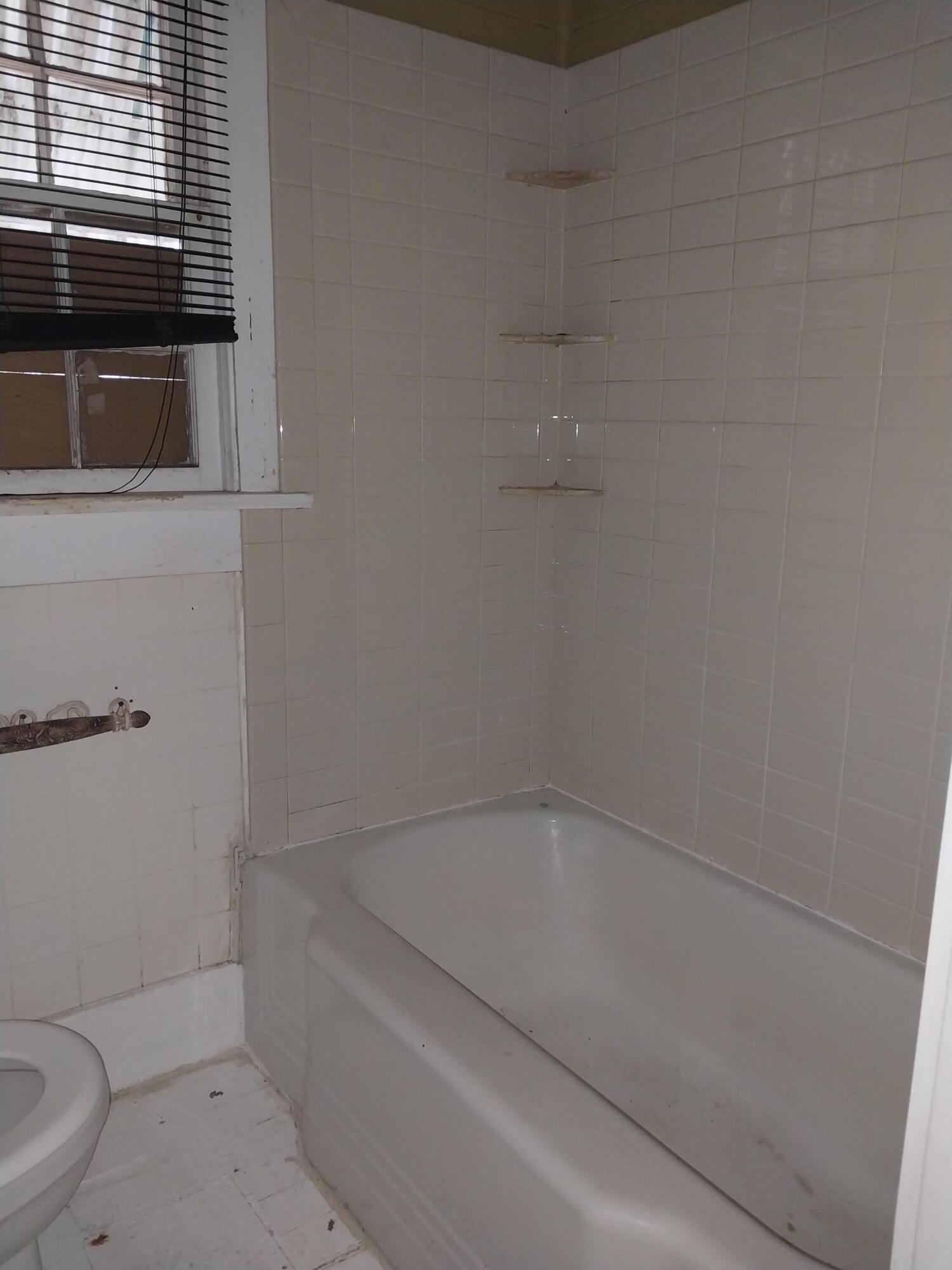 135 East Trippe Street Harlem, GA 30814 - Photo 17 of 22 Bathroom