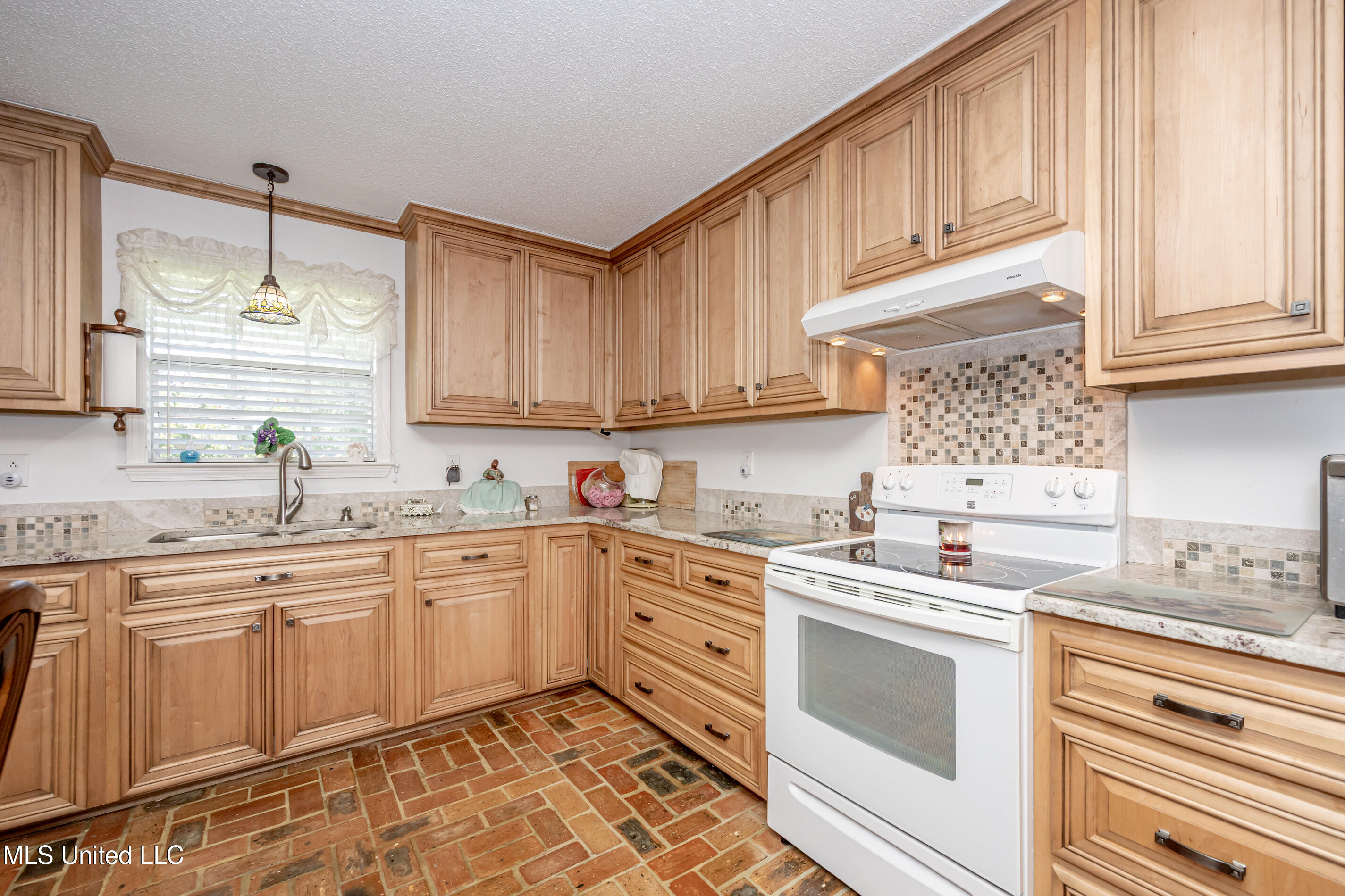 10001 Echo Glen Drive Moss Point, MS 39562 - Photo 12 of 69 IMG_9717