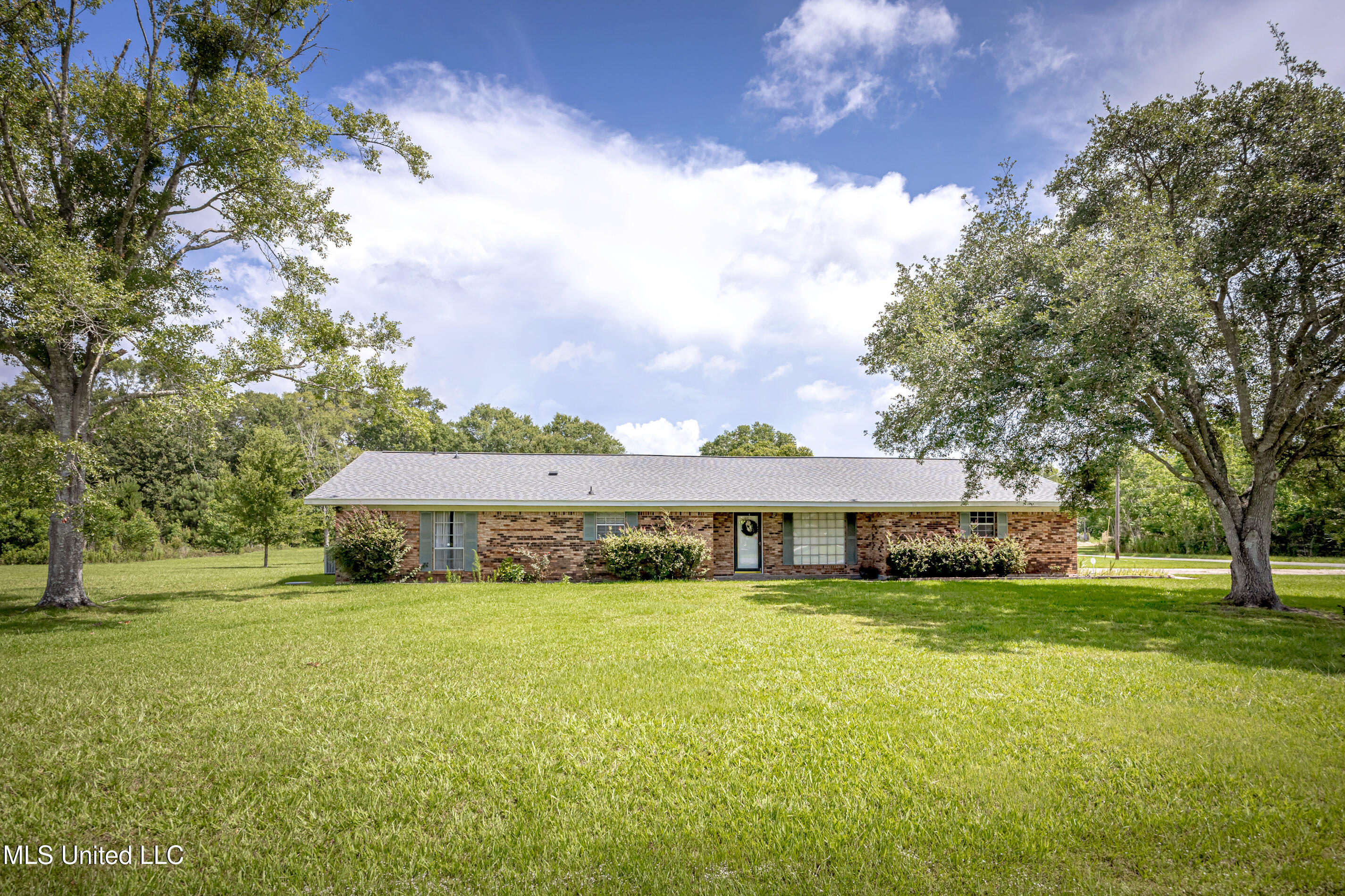 10001 Echo Glen Drive Moss Point, MS 39562 - Photo 2 of 69 IMG_9810