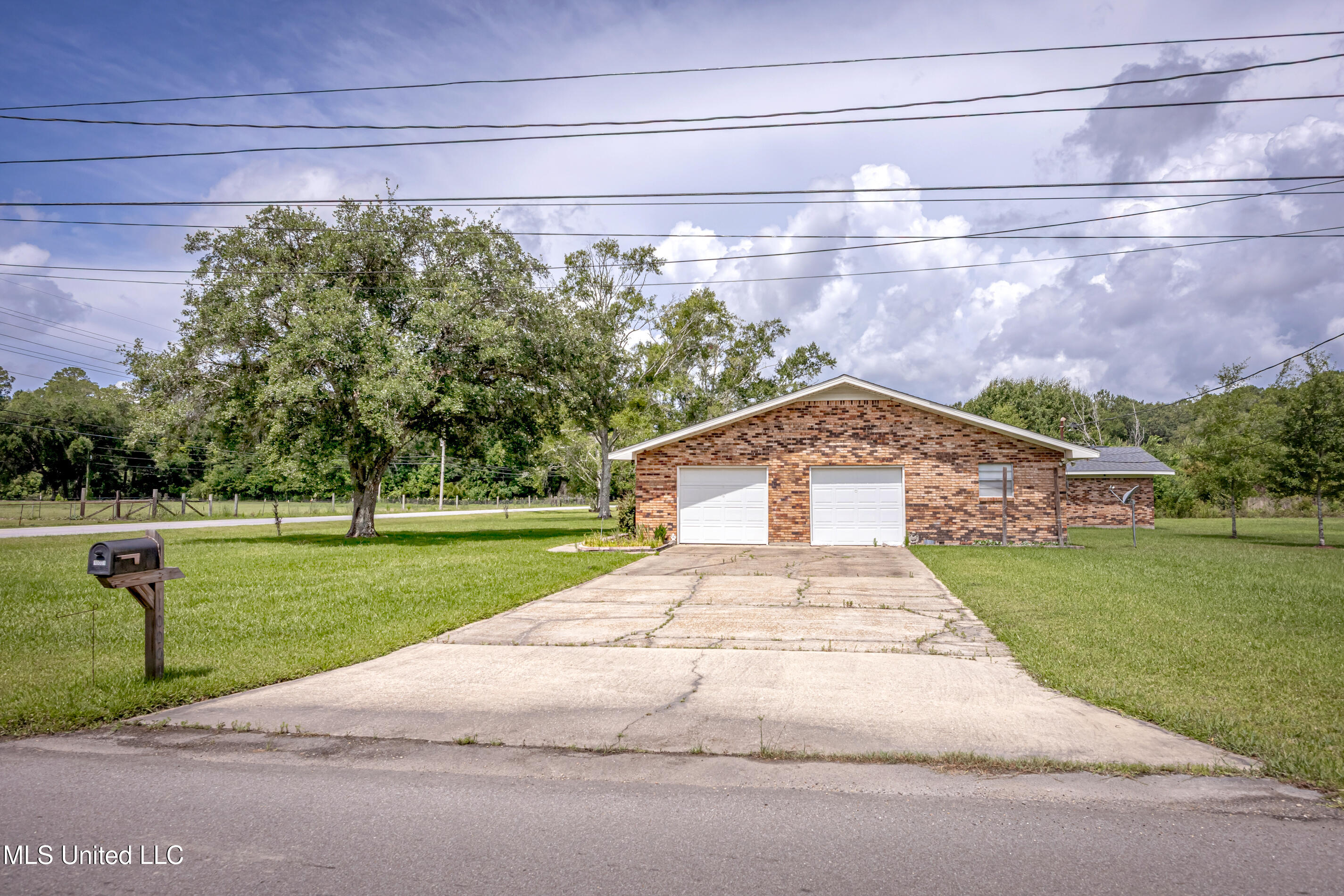 10001 Echo Glen Drive Moss Point, MS 39562 - Photo 4 of 69 IMG_9819