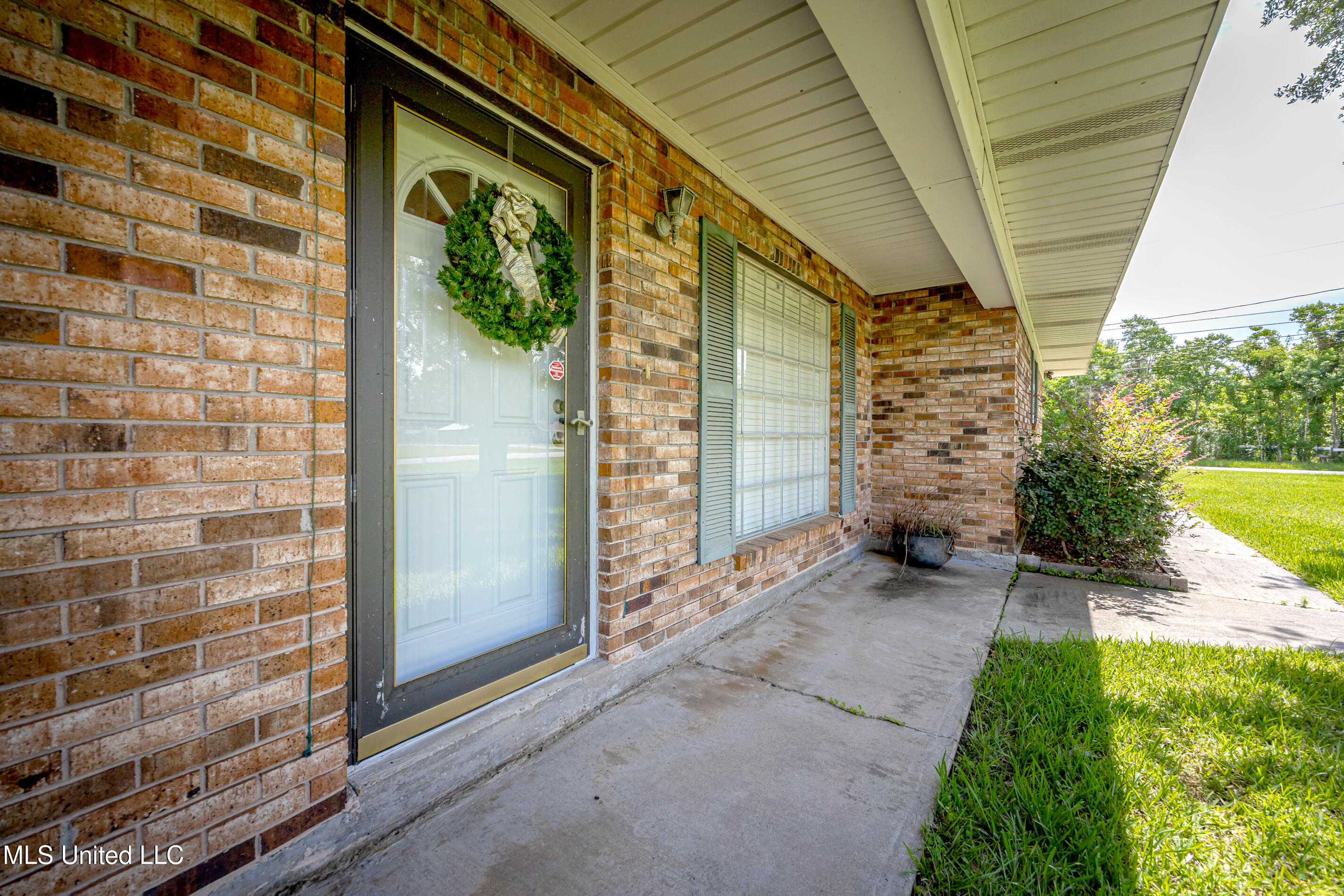 10001 Echo Glen Drive Moss Point, MS 39562 - Photo 5 of 69 IMG_9786