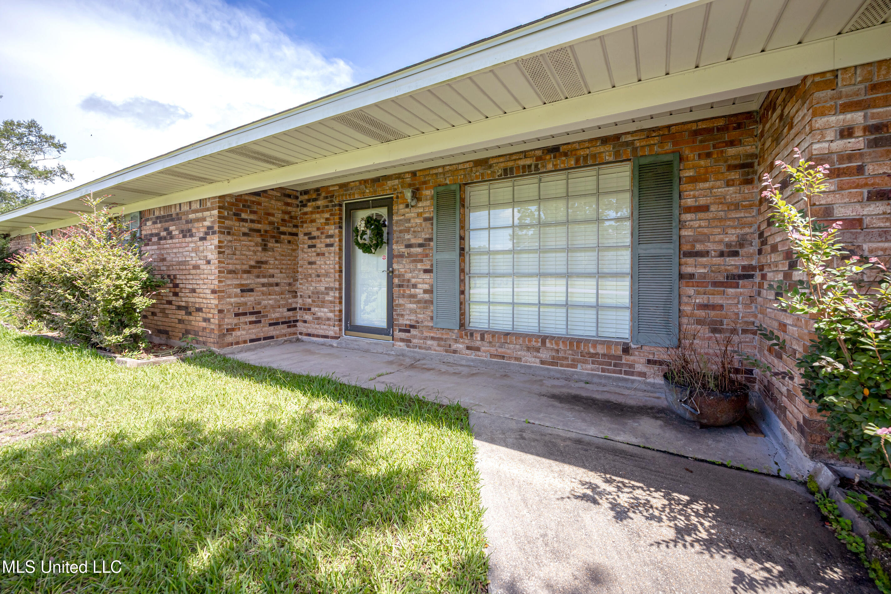 10001 Echo Glen Drive Moss Point, MS 39562 - Photo 6 of 69 IMG_9783