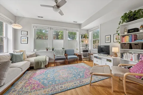 $335,000 | 2531 North Talman Avenue, Unit 1W, Chicago, IL 60647