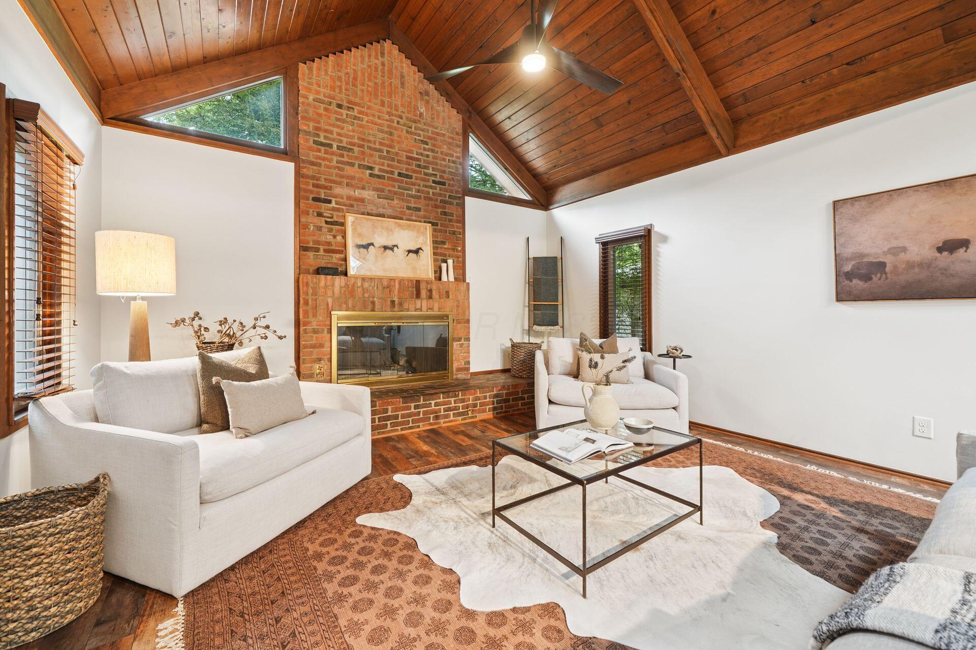 2756 Lear Road Upper Arlington, OH 43220 - Photo 8 of 58 Living Room