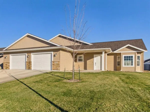 $375,900 | 750 El Dorado Street Southeast, Owatonna, MN 55060