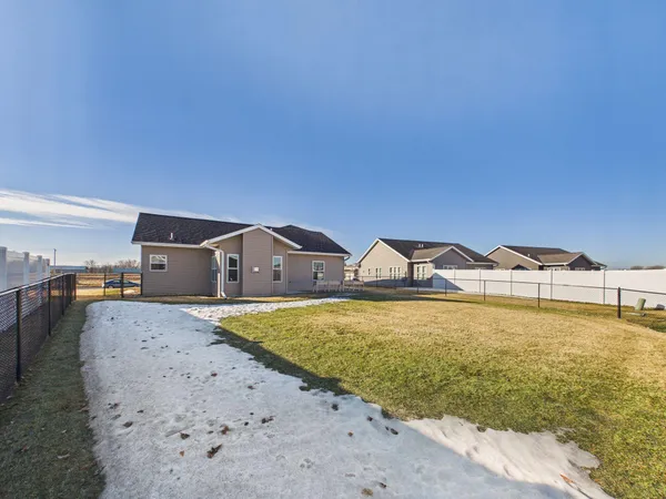 $375,900 | 750 El Dorado Street Southeast, Owatonna, MN 55060