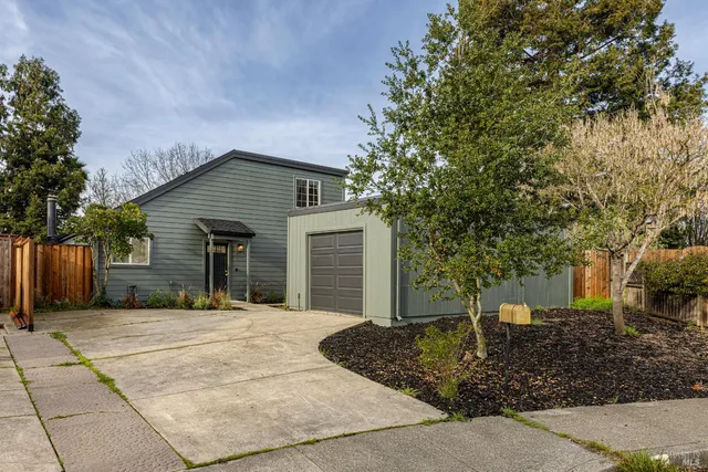 $839,000 | 125 Saratoga Court, Petaluma, CA 94954