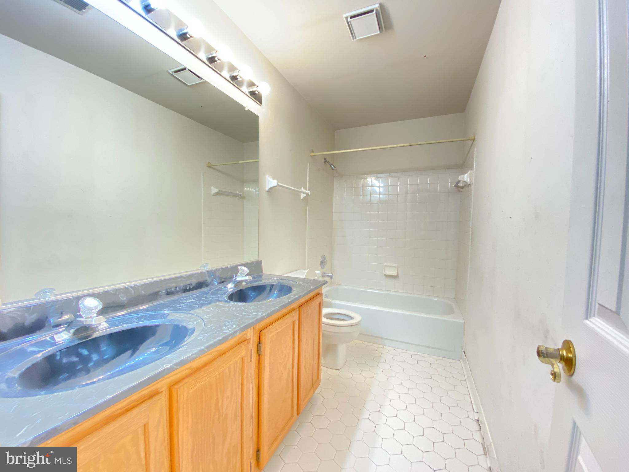9420 Sandy Creek Road Fort Washington, MD 20744 - Photo 34 of 45 Hall Bath