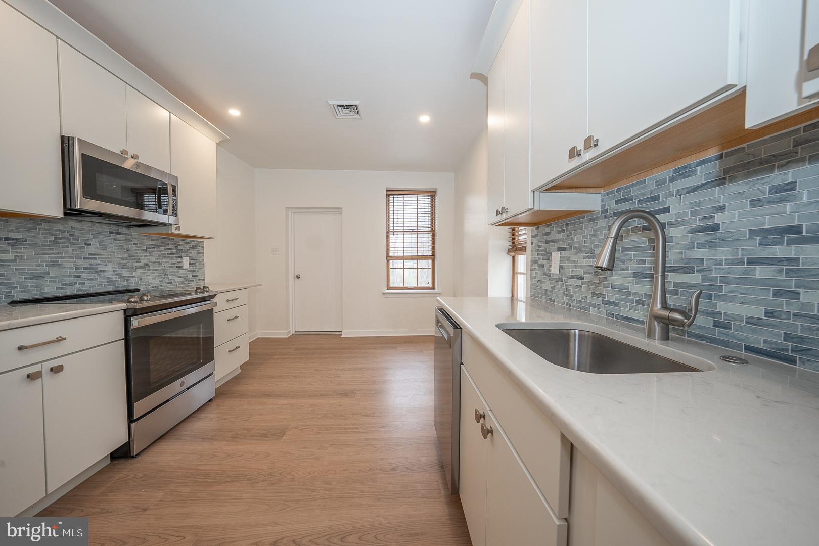 42 North Waterloo Road, Unit 38 Devon, PA 19333 - Photo 5 of 31 Quartz tops