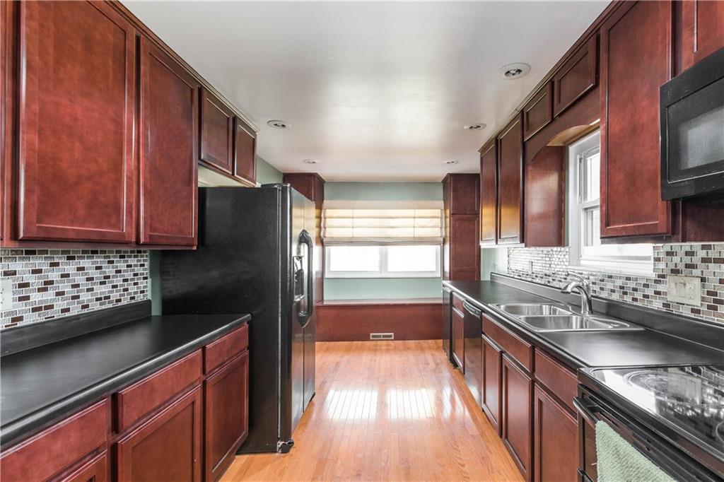 8015 Taunton Road Indianapolis, IN 46260 - Photo 4 of 29 Gallery Image 4
