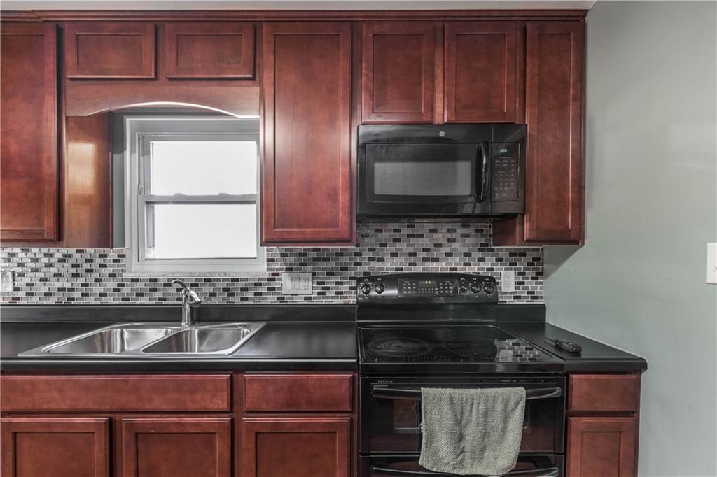 8015 Taunton Road Indianapolis, IN 46260 - Photo 6 of 29 Gallery Image 6