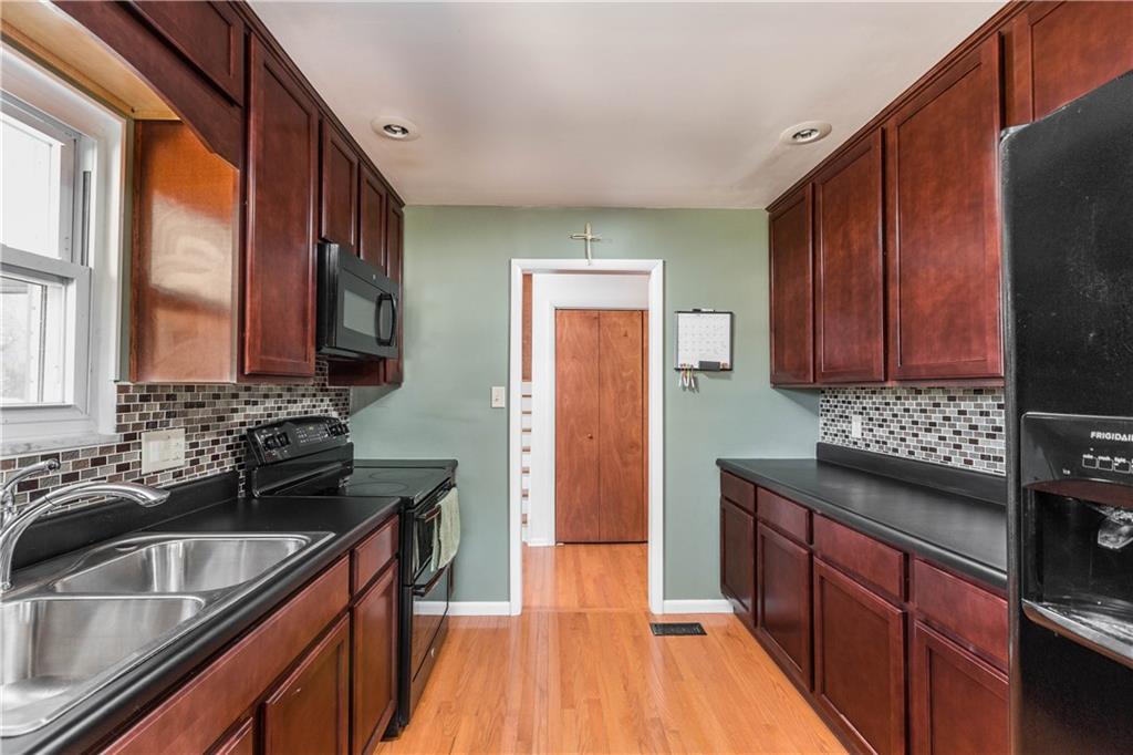 8015 Taunton Road Indianapolis, IN 46260 - Photo 7 of 29 Gallery Image 7