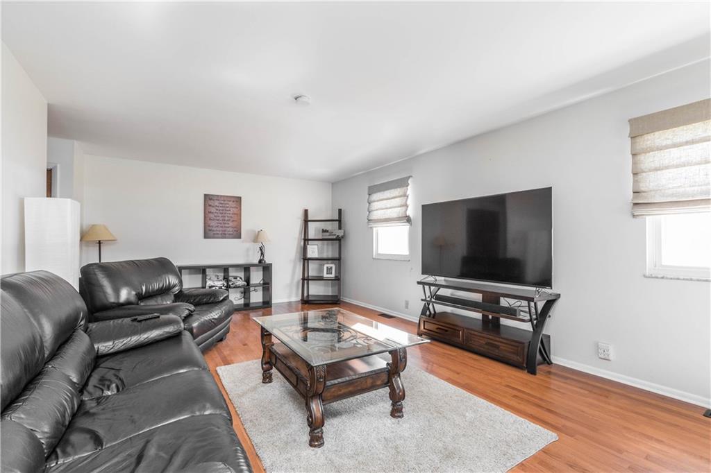 8015 Taunton Road Indianapolis, IN 46260 - Photo 8 of 29 Gallery Image 8