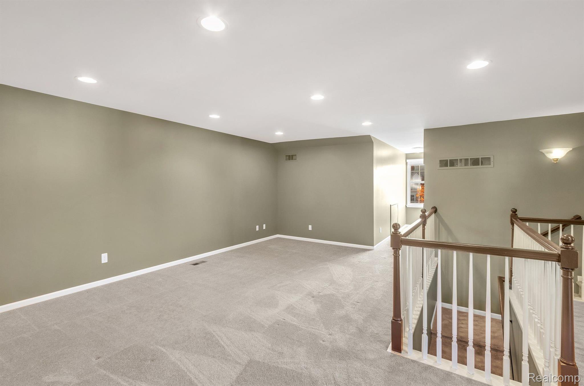 730 East Bluff Court Rochester, MI 48306 - Photo 16 of 34 2nd fl. loft for home office,
entertainment area