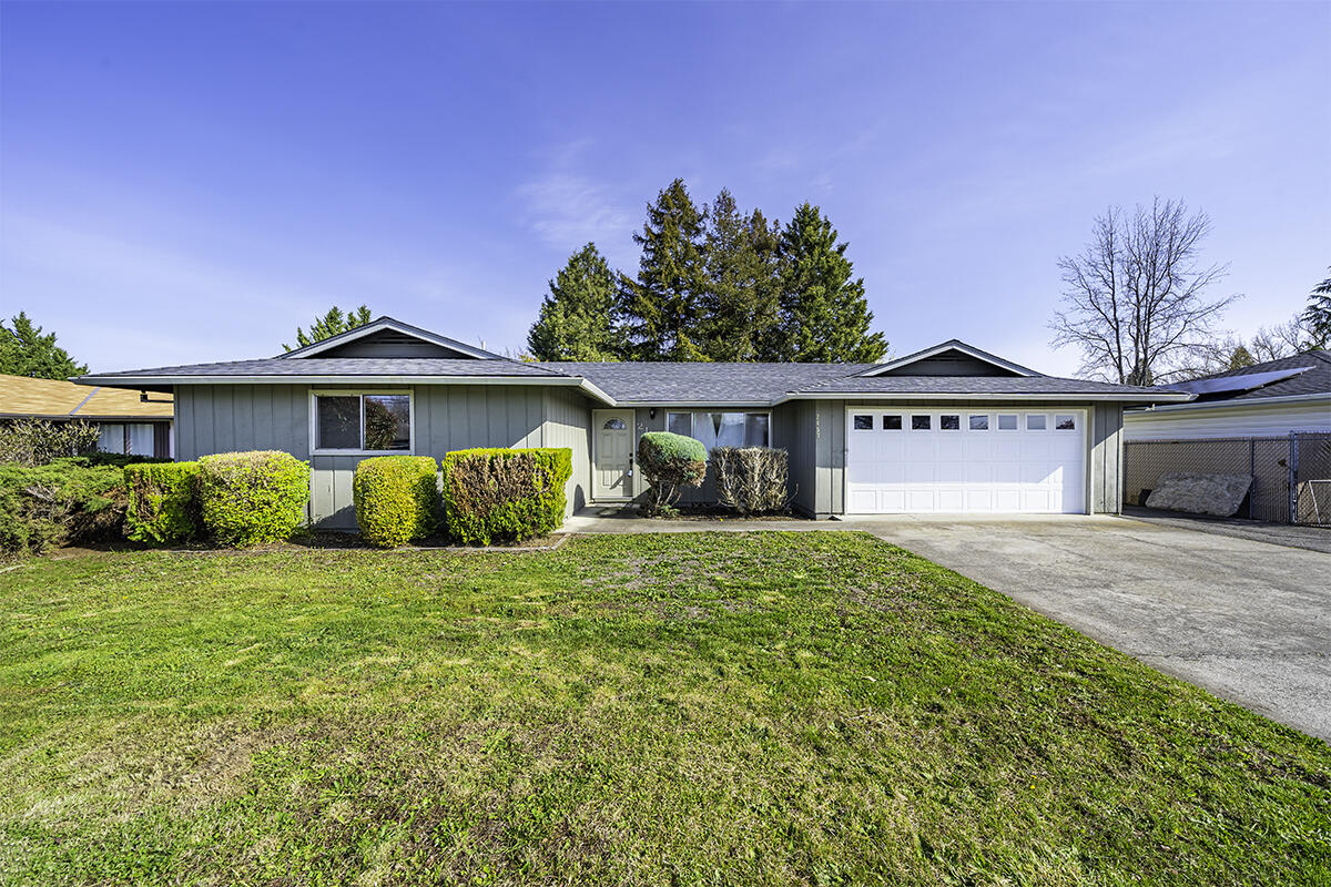 2157 Delta Waters Road Medford, OR 97504 - Photo 3 of 30 DSC05264-HDR-Edit