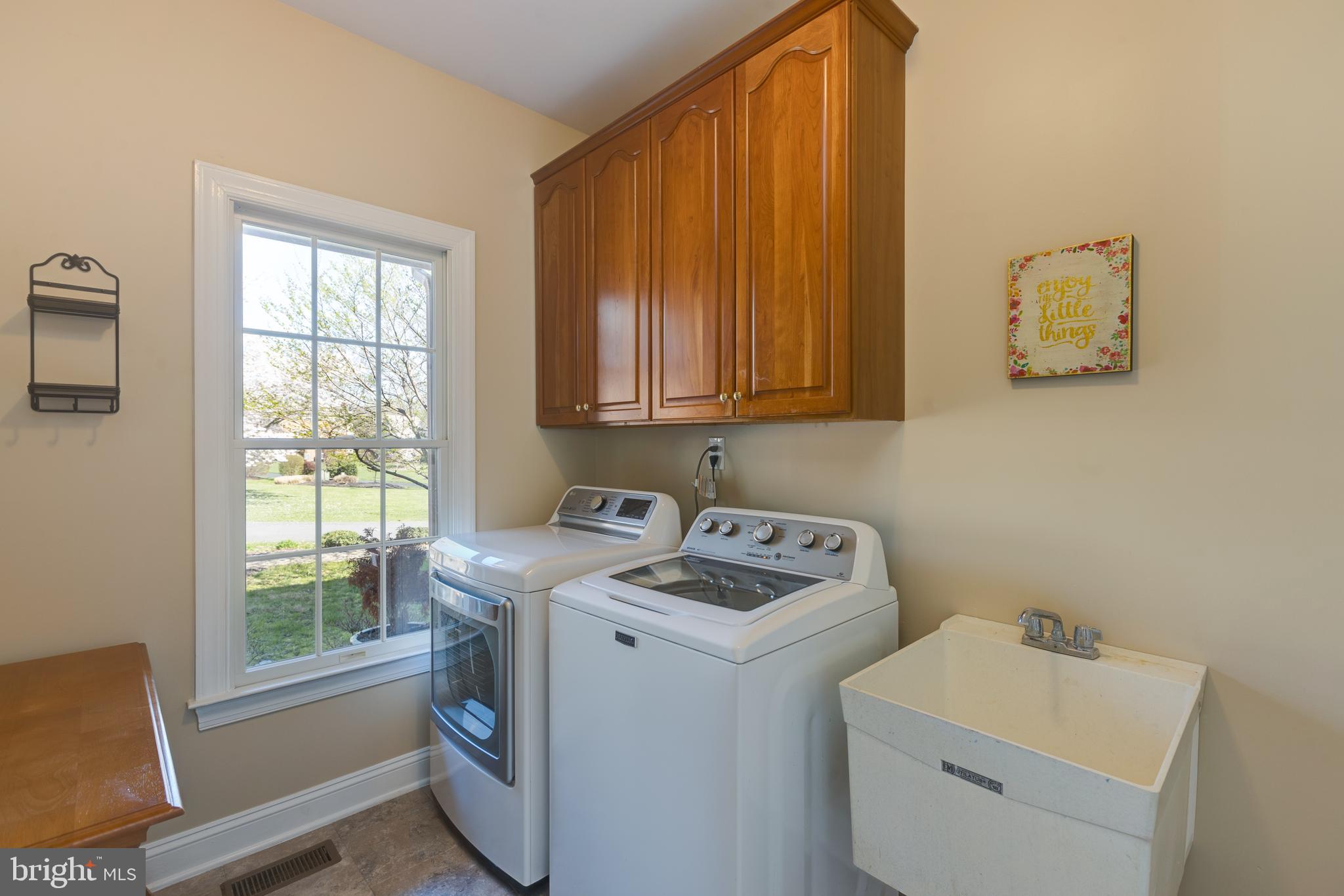 1282 Cobble Pond Way Vienna, VA 22182 - Photo 53 of 76 Laundry off kitchen