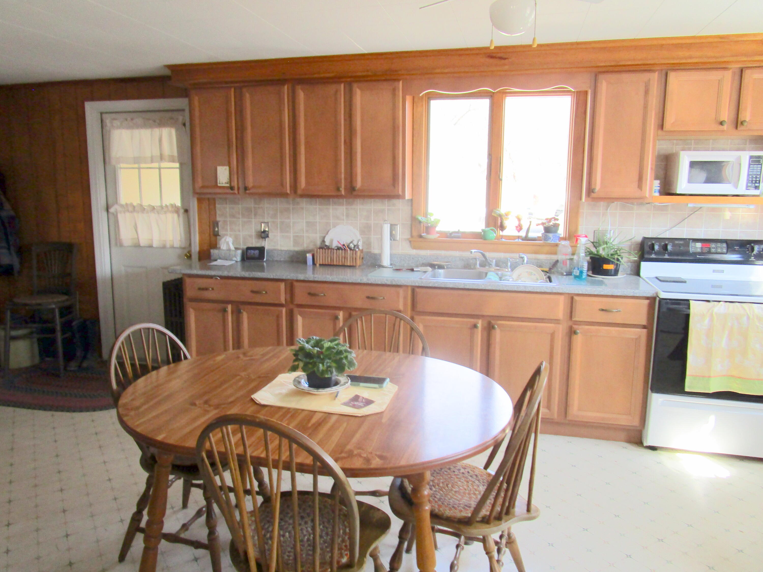1278 Main Street Clinton, ME 04927 - Photo 4 of 21 Eat-in Kitchen