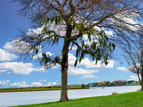 $2,000 | 1870 Saxony Lane, Nassau Bay, TX 77058