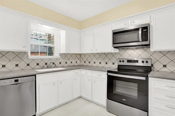 $2,000 | 1870 Saxony Lane, Nassau Bay, TX 77058