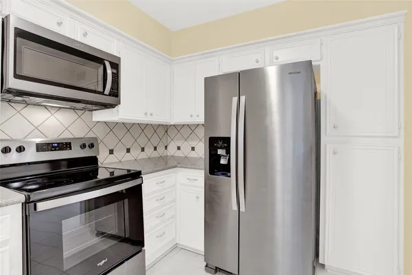 $2,000 | 1870 Saxony Lane, Nassau Bay, TX 77058