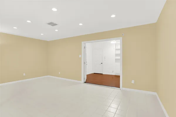 $2,000 | 1870 Saxony Lane, Nassau Bay, TX 77058