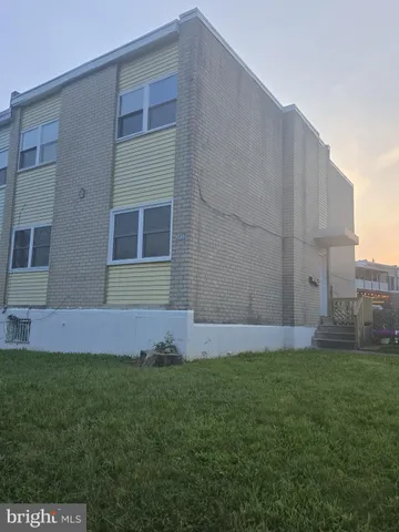 a front view of house with yard