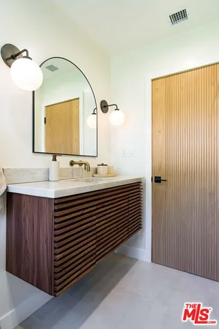 $5,195 | 12023 Collins Street, Valley Village, CA 91607