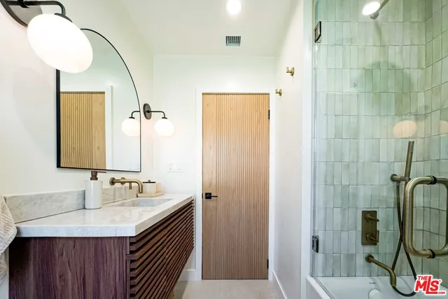 $5,195 | 12023 Collins Street, Valley Village, CA 91607