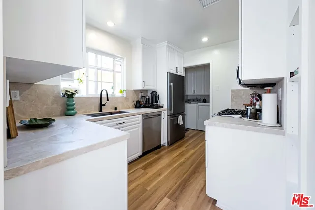 $5,195 | 12023 Collins Street, Valley Village, CA 91607