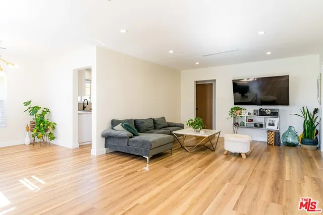 $5,195 | 12023 Collins Street, Valley Village, CA 91607