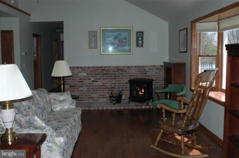335 Virginia Road Stevensville, MD 21666 - Photo 11 of 21 Living Room