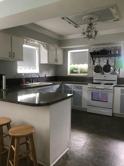 977 Bacom Point Road Pahokee, FL 33476 - Photo 3 of 21 Kitchen