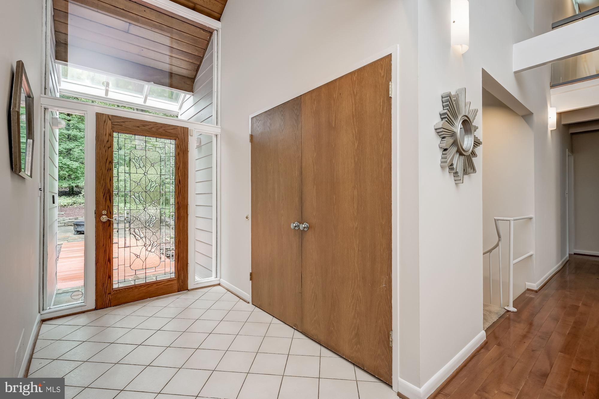 10109 Lloyd Road Potomac, MD 20854 - Photo 3 of 43 Gallery Image 3