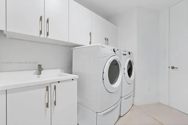 $3,880,000 | 18555 Collins Avenue, Unit 2003, Sunny Isles Beach, FL 33160