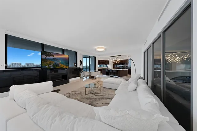 $3,880,000 | 18555 Collins Avenue, Unit 2003, Sunny Isles Beach, FL 33160