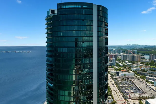 $3,880,000 | 18555 Collins Avenue, Unit 2003, Sunny Isles Beach, FL 33160