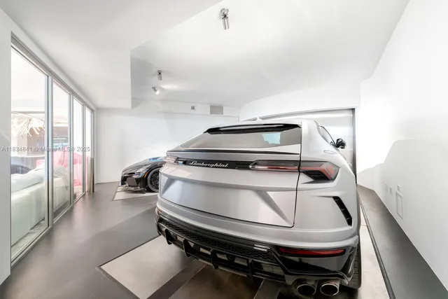 $3,880,000 | 18555 Collins Avenue, Unit 2003, Sunny Isles Beach, FL 33160