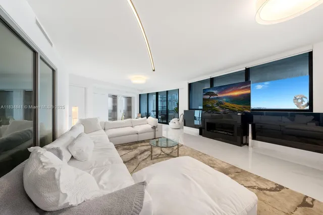 $3,880,000 | 18555 Collins Avenue, Unit 2003, Sunny Isles Beach, FL 33160