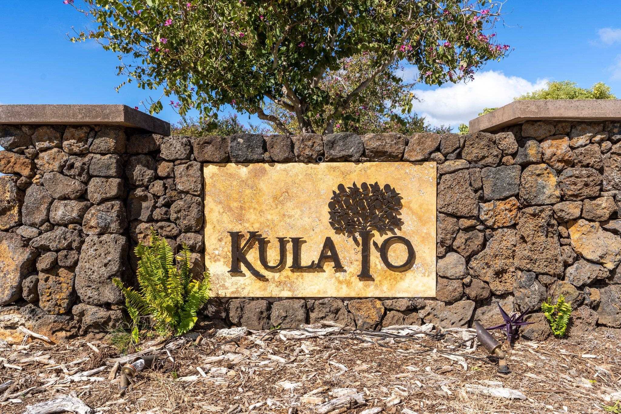 272 Huahua Street Kula, HI 96790 - Photo 2 of 43 a sign that is on the side of the road