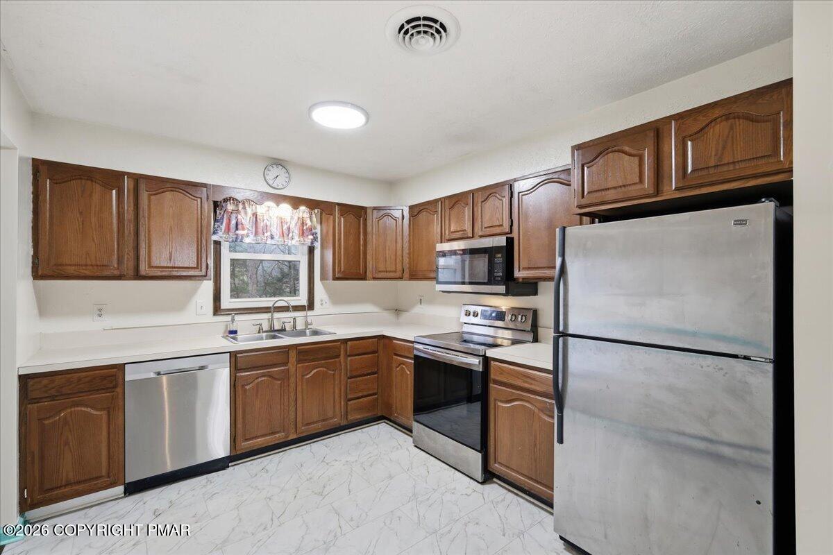 606 Rimrock Road Bartonsville, PA 18321 - Photo 5 of 35 48-Photo-46