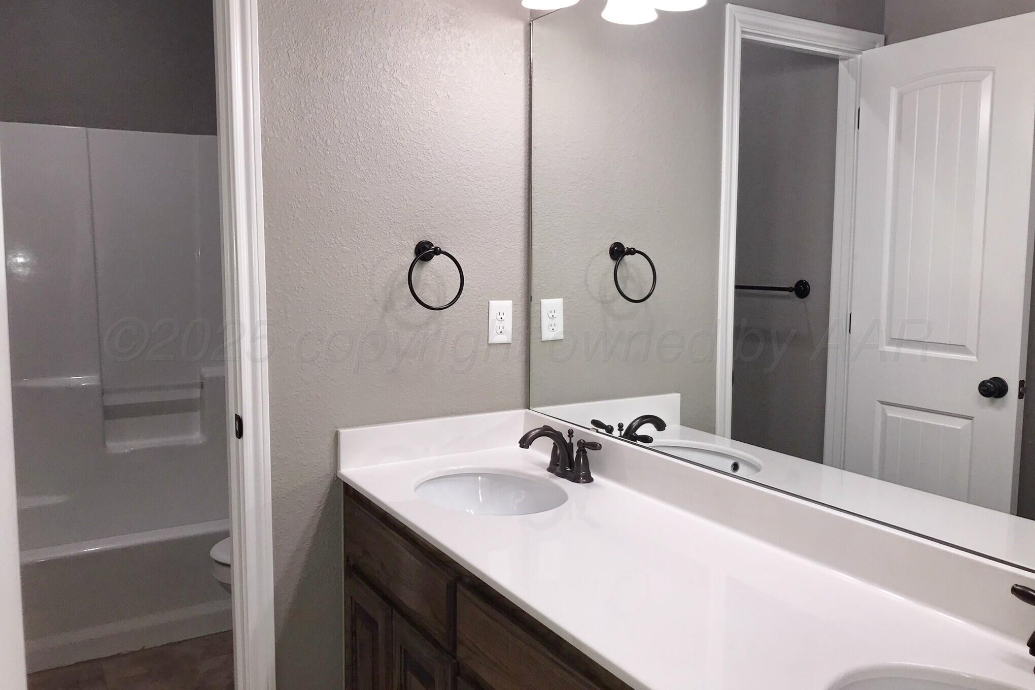 18901 Quail Crossing Road Amarillo, TX 79124 - Photo 36 of 47 2nd Bath, View 3