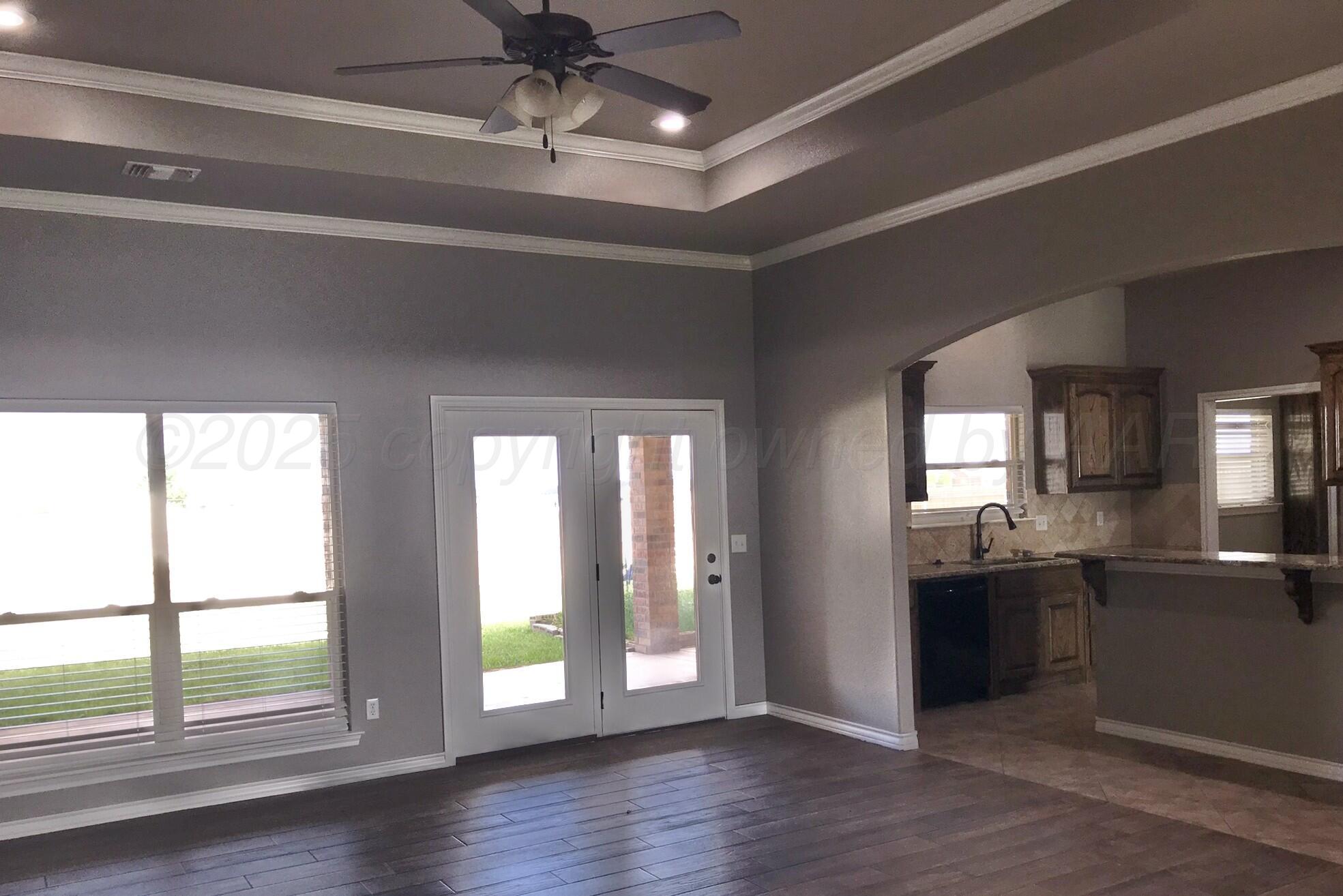 18901 Quail Crossing Road Amarillo, TX 79124 - Photo 7 of 47 Living Toward Patio