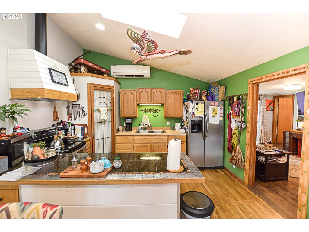 251 18th Street Springfield, OR 97477 - Photo 11 of 26 a view of a living room and kitchen