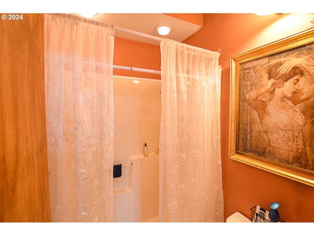 251 18th Street Springfield, OR 97477 - Photo 17 of 26 a view of a bathroom with shower and a window